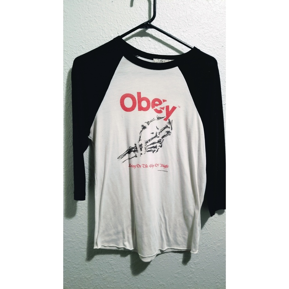 Obey tee